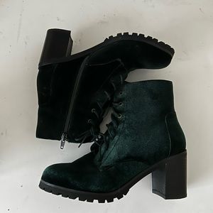 MODCLOTH Chelsea crew Green Timothy velvet bootie emerald green size 39/8.5